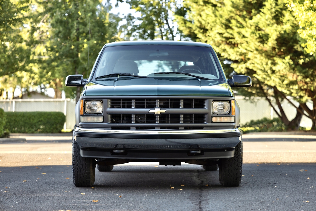 1995_Chevrolet_Suburban_001