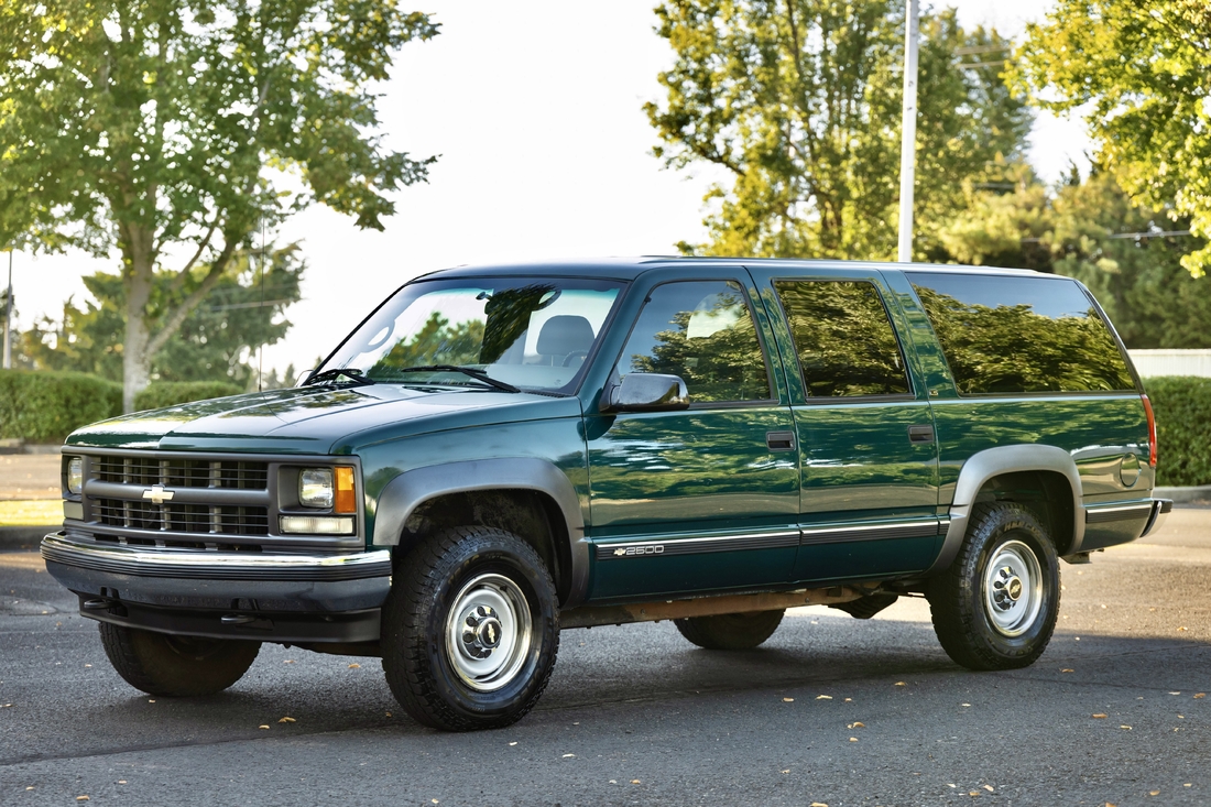1995_Chevrolet_Suburban_004