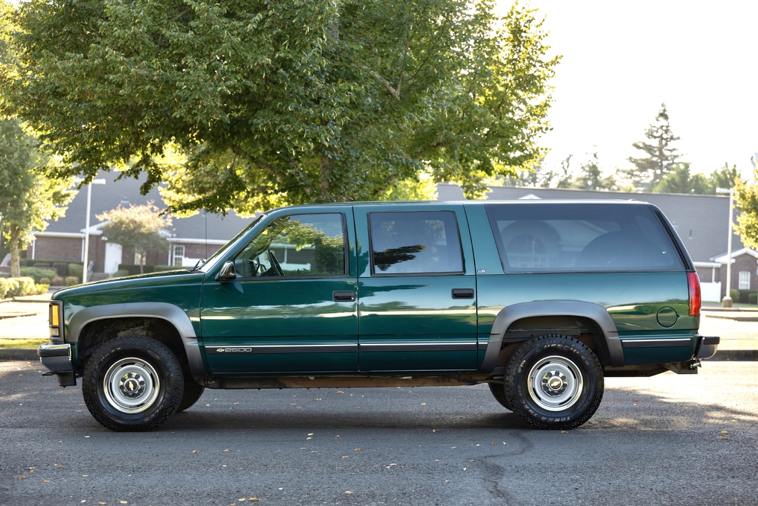 1995_Chevrolet_Suburban_005