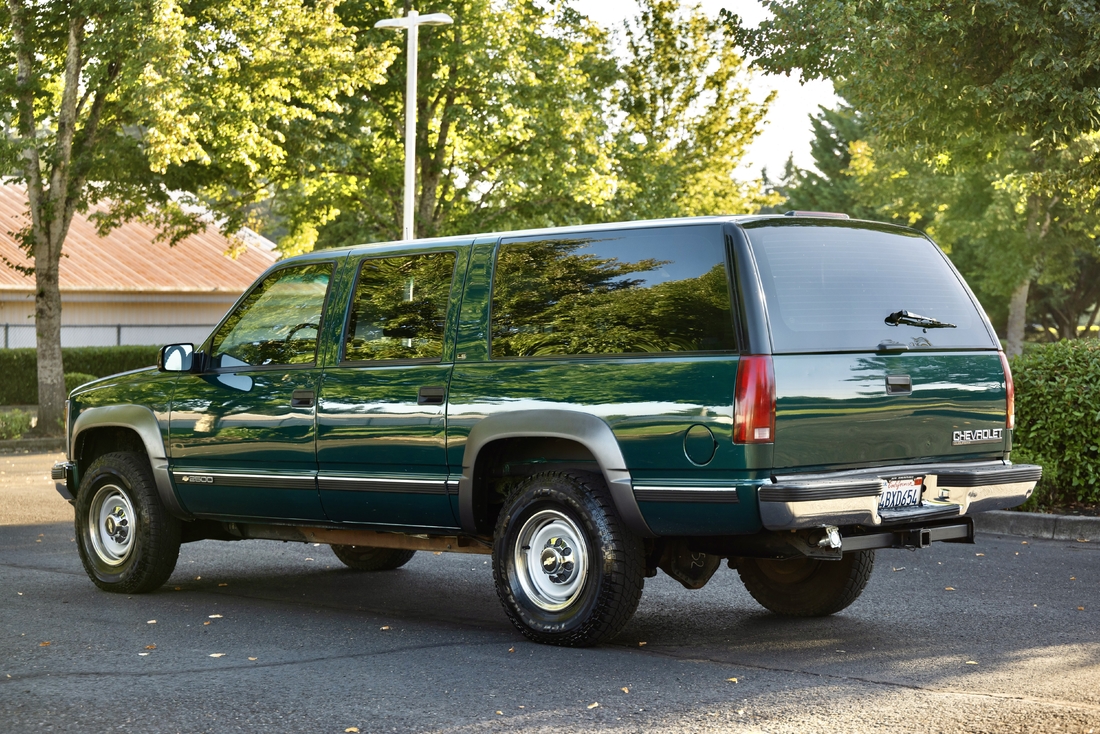 1995_Chevrolet_Suburban_006