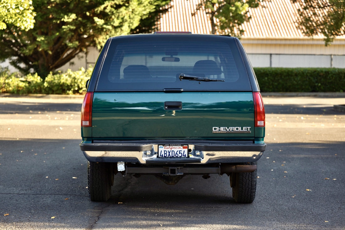 1995_Chevrolet_Suburban_008