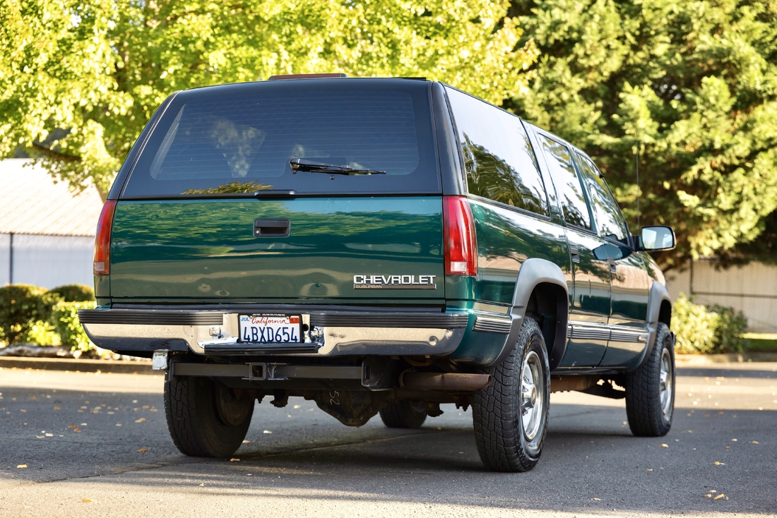1995_Chevrolet_Suburban_009