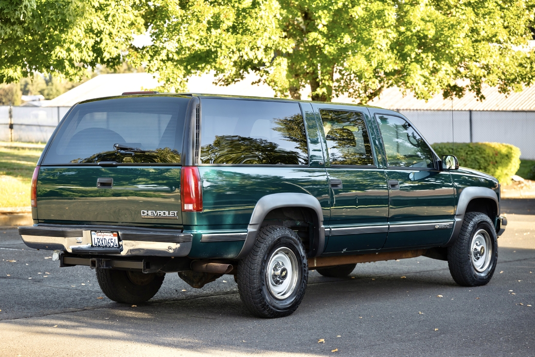 1995_Chevrolet_Suburban_010