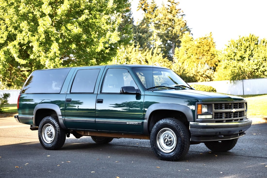 1995_Chevrolet_Suburban_012