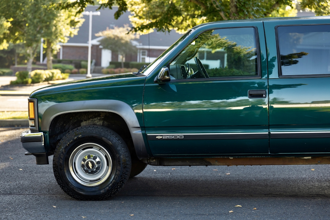 1995_Chevrolet_Suburban_015