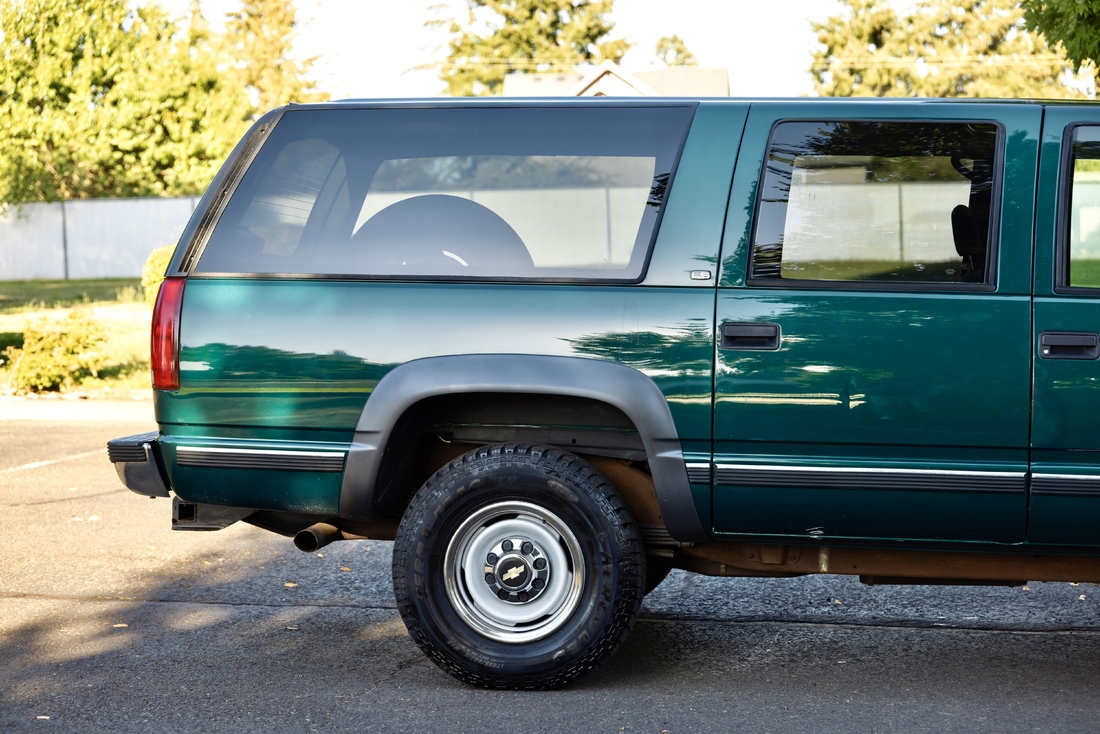 1995_Chevrolet_Suburban_017
