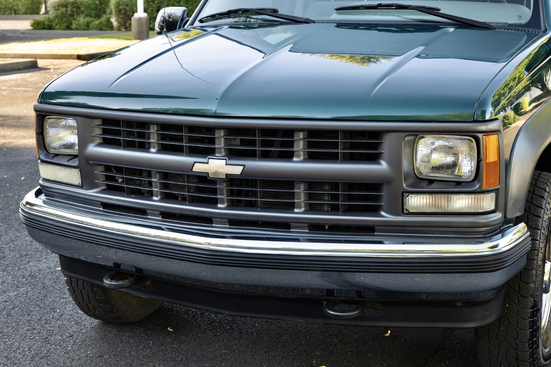 1995_Chevrolet_Suburban_019
