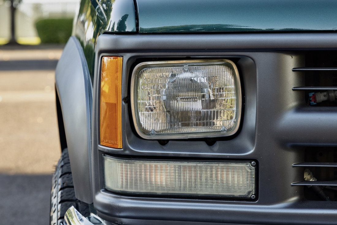 1995_Chevrolet_Suburban_021