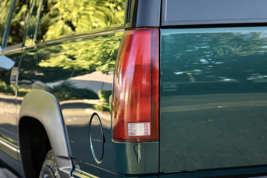1995_Chevrolet_Suburban_027