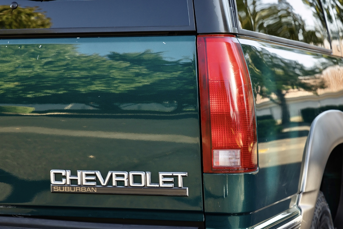 1995_Chevrolet_Suburban_026