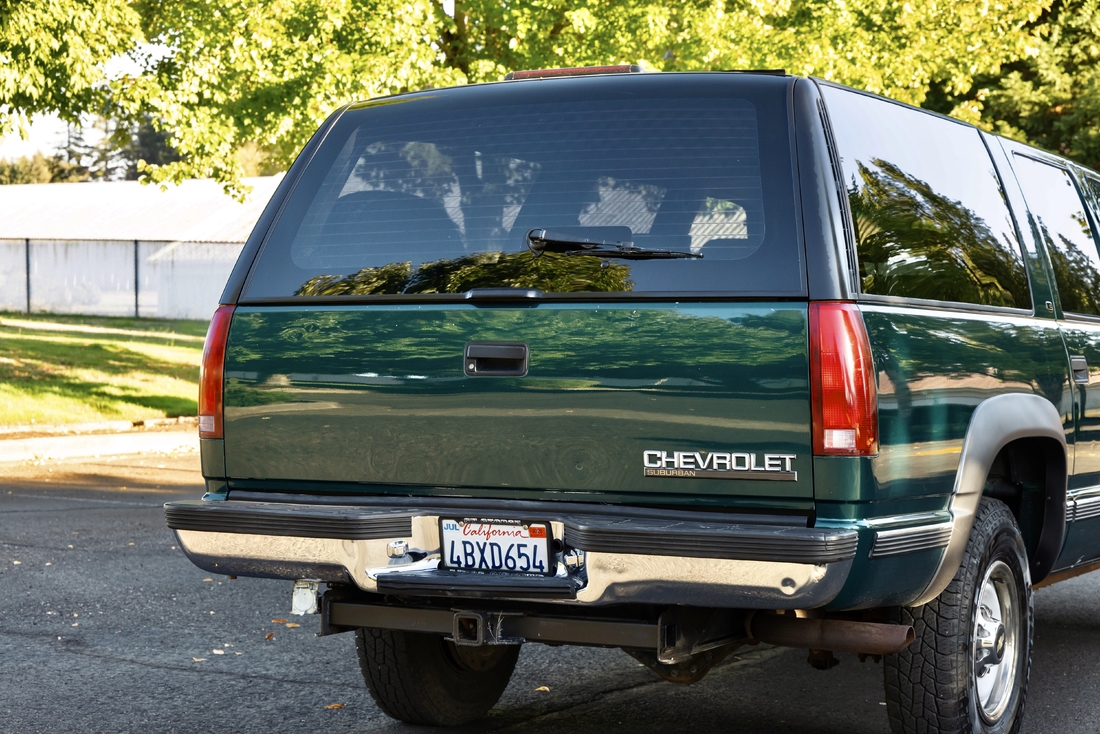 1995_Chevrolet_Suburban_025