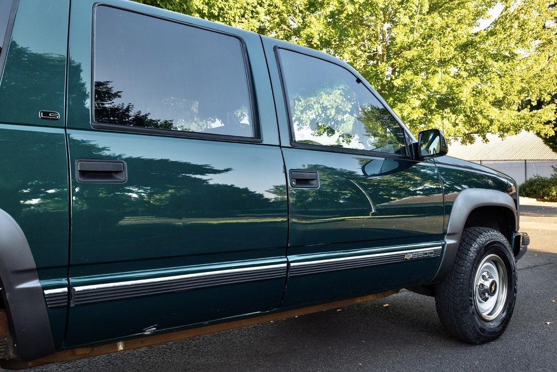 1995_Chevrolet_Suburban_030