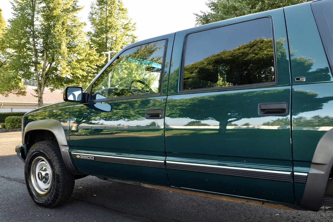 1995_Chevrolet_Suburban_031