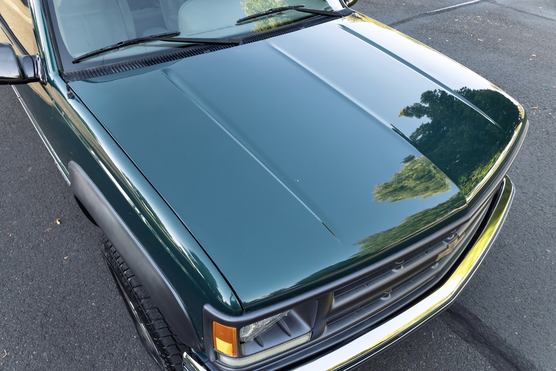 1995_Chevrolet_Suburban_034