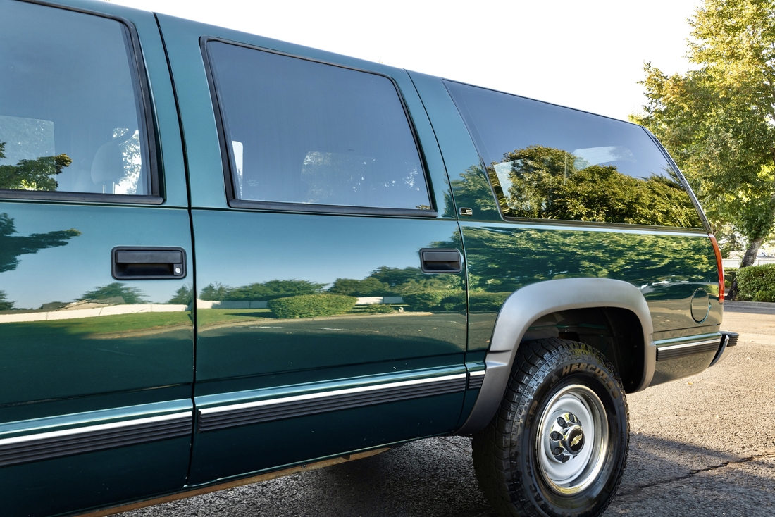 1995_Chevrolet_Suburban_033