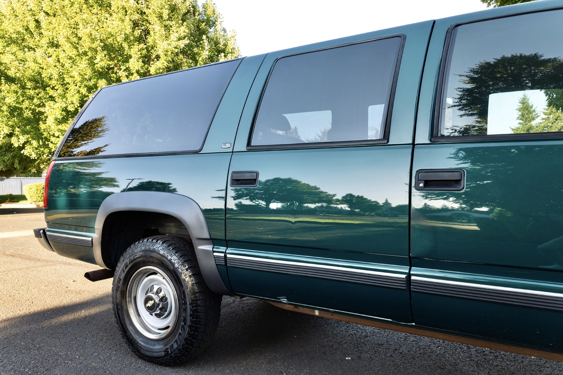 1995_Chevrolet_Suburban_032