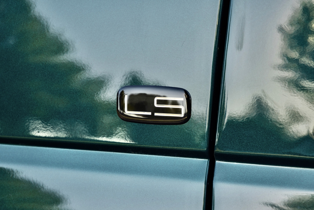 1995_Chevrolet_Suburban_051