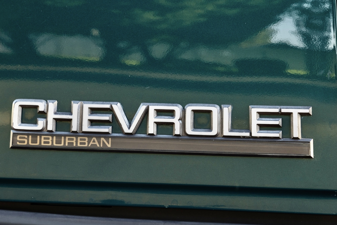 1995_Chevrolet_Suburban_053