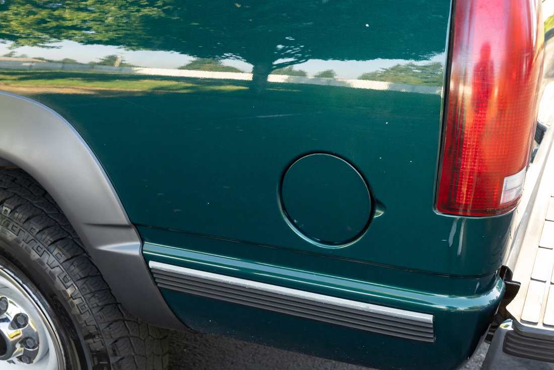 1995_Chevrolet_Suburban_054