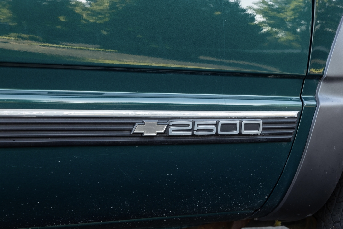 1995_Chevrolet_Suburban_056