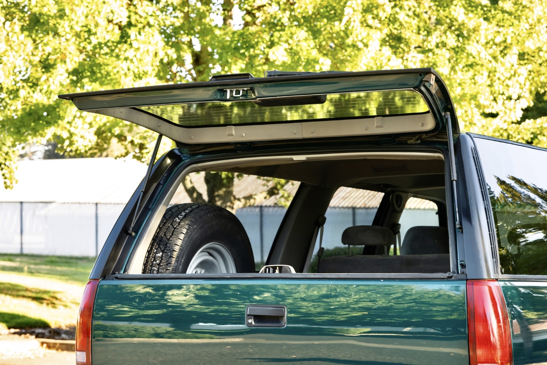 1995_Chevrolet_Suburban_059