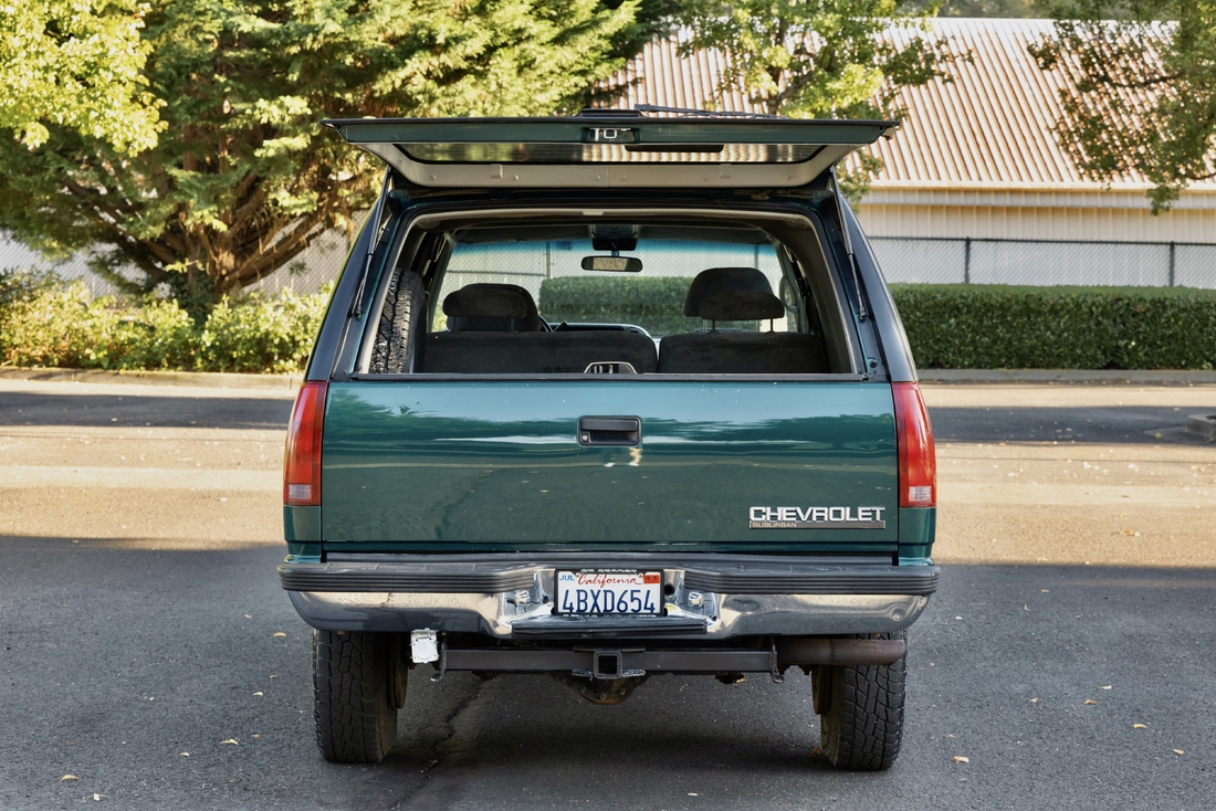1995_Chevrolet_Suburban_058