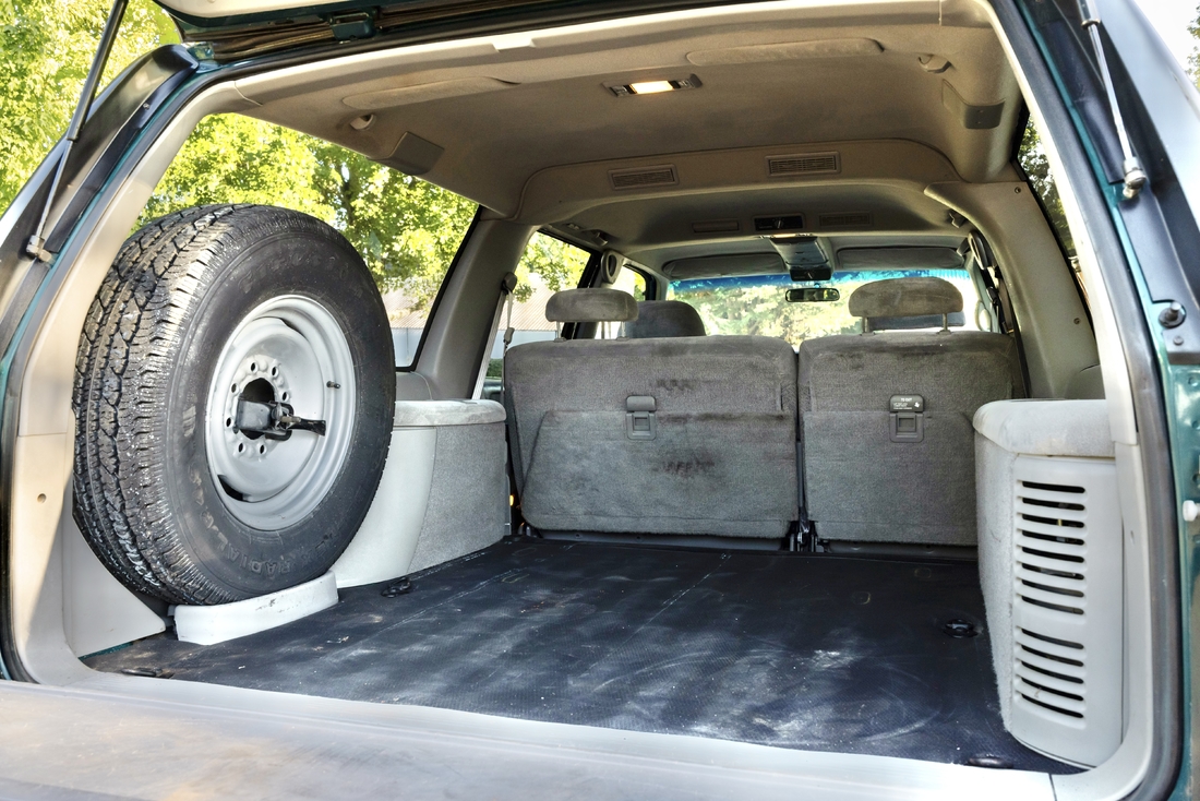 1995_Chevrolet_Suburban_062