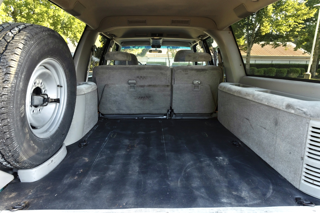 1995_Chevrolet_Suburban_064