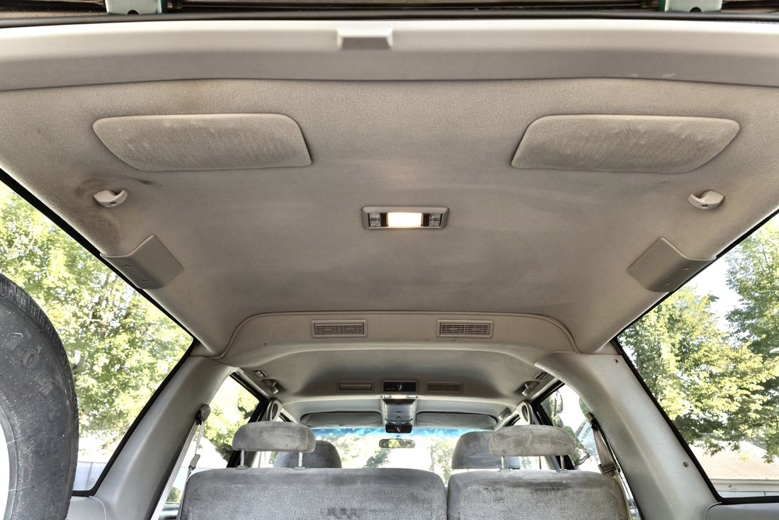 1995_Chevrolet_Suburban_065
