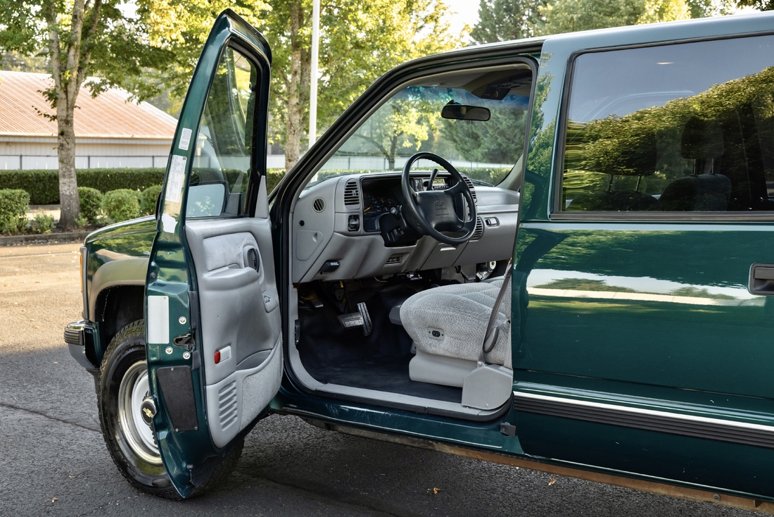 1995_Chevrolet_Suburban_070