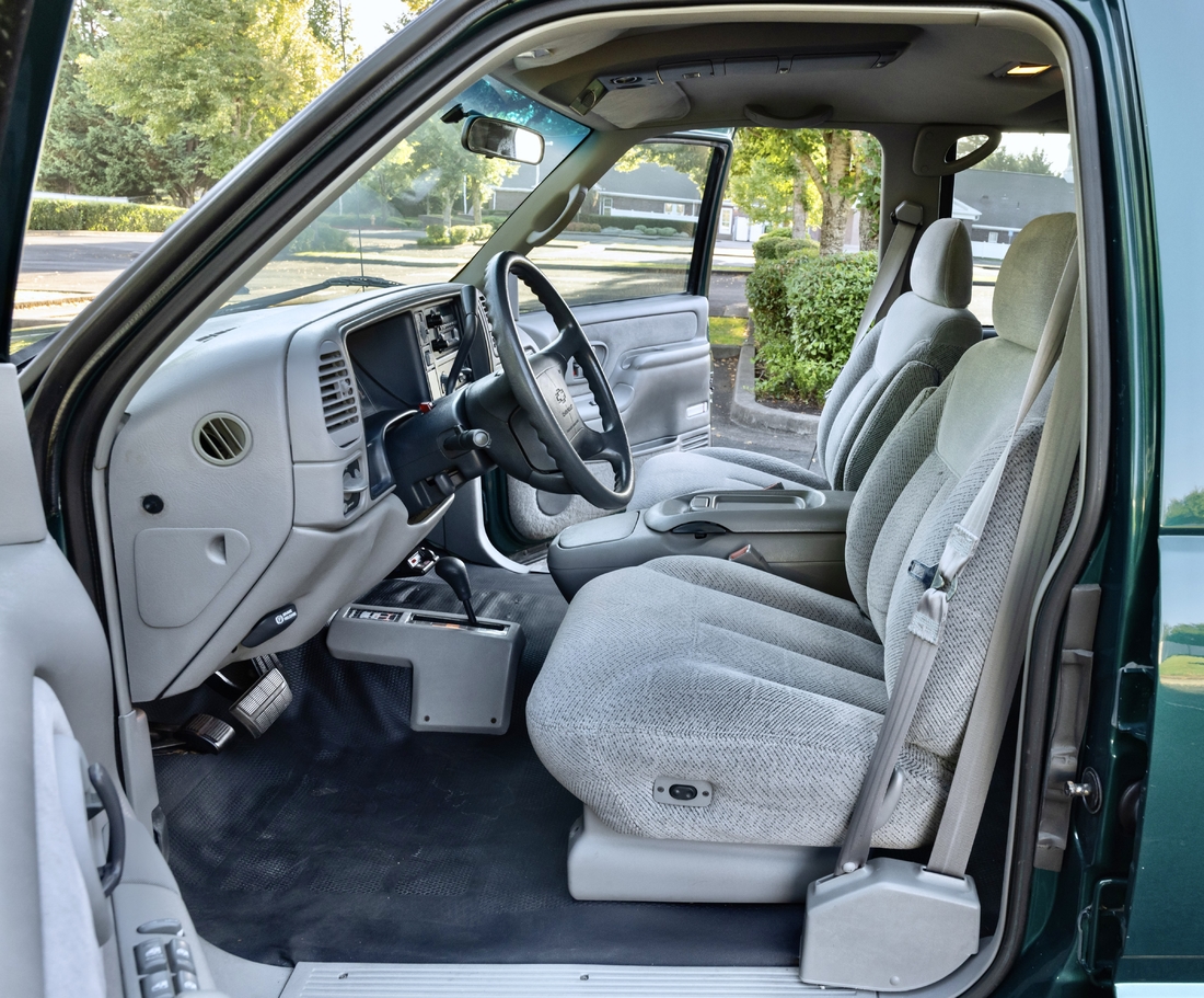 1995_Chevrolet_Suburban_074