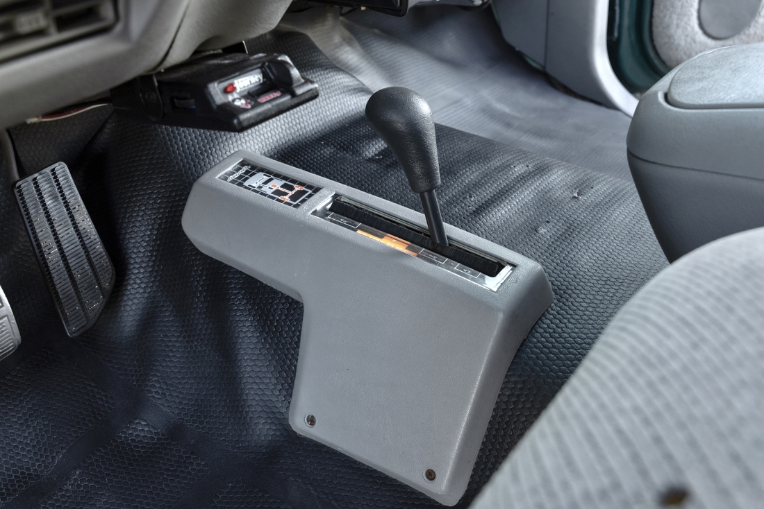 1995_Chevrolet_Suburban_080