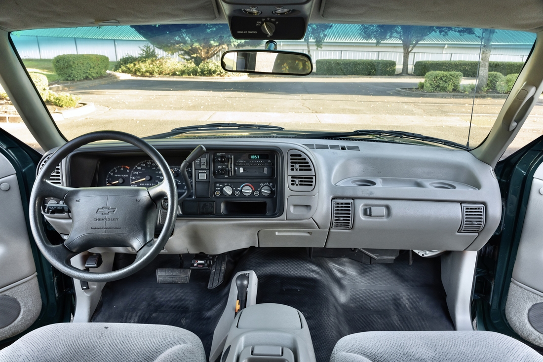 1995_Chevrolet_Suburban_082