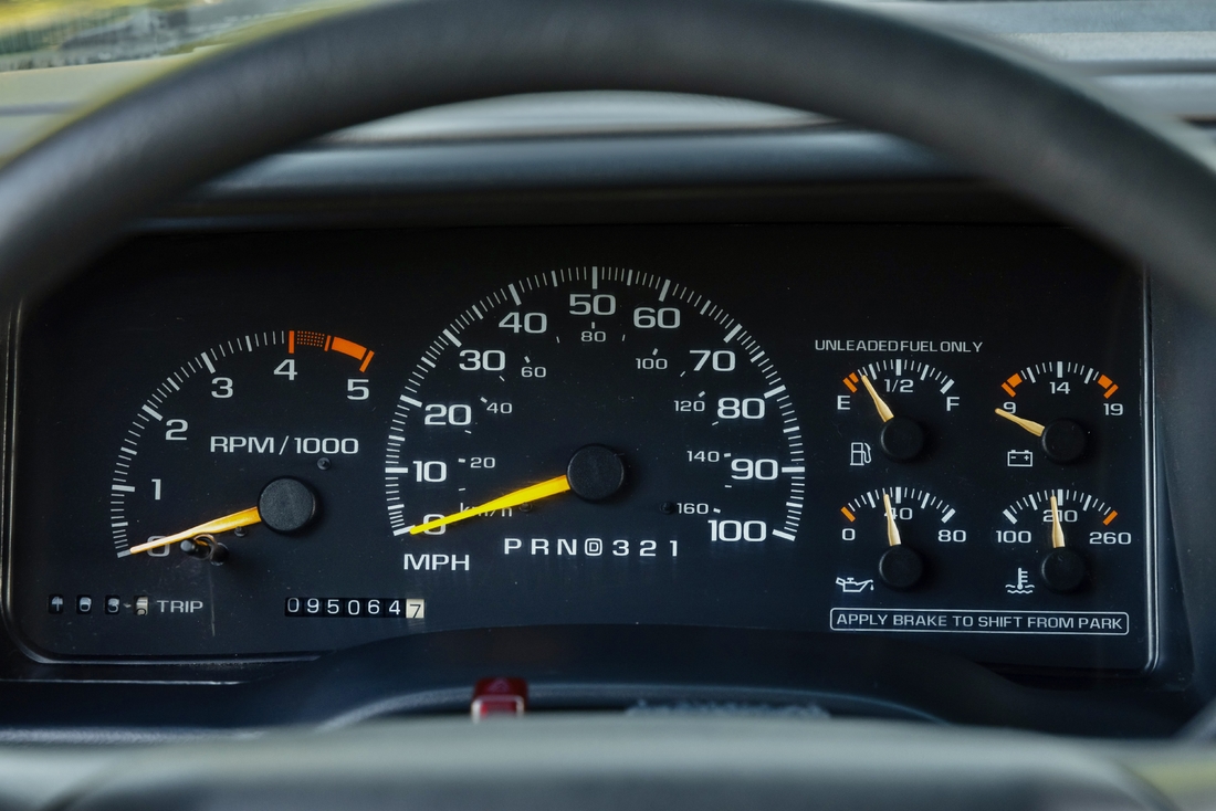 1995_Chevrolet_Suburban_086