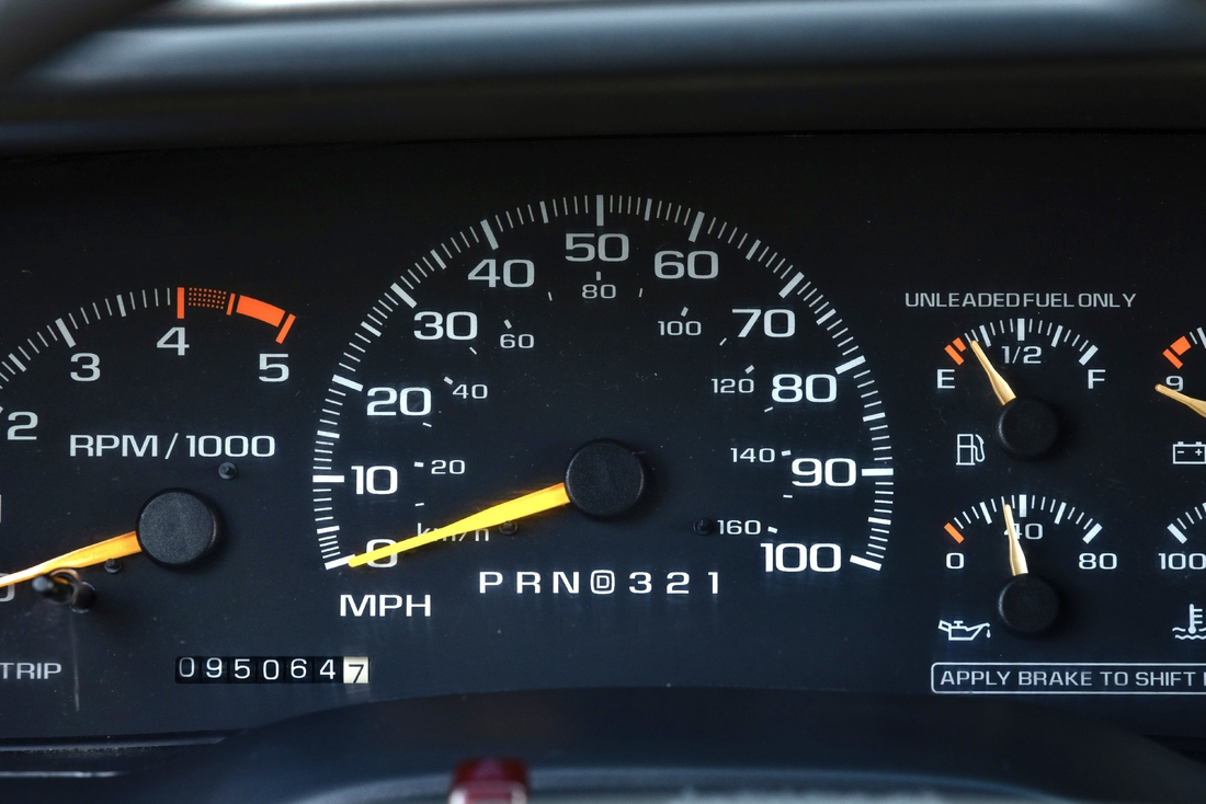1995_Chevrolet_Suburban_088