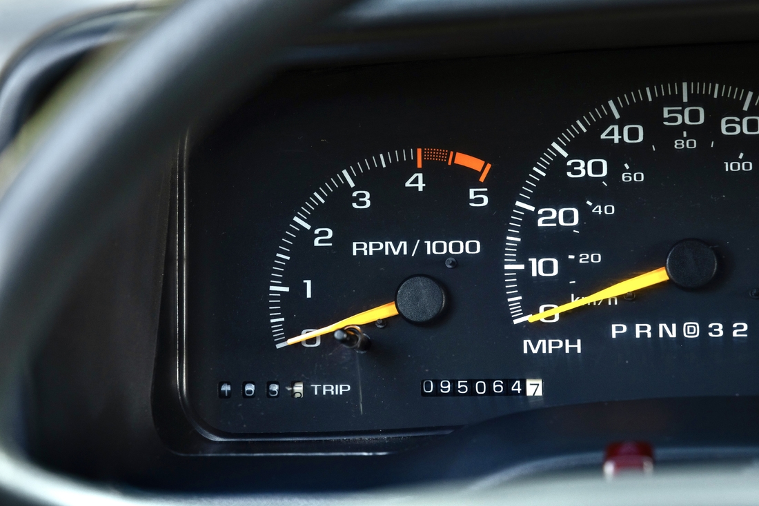 1995_Chevrolet_Suburban_087