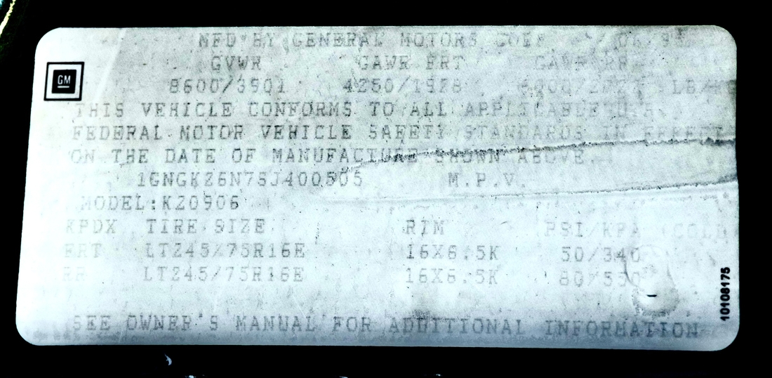 1995_Chevrolet_Suburban_093