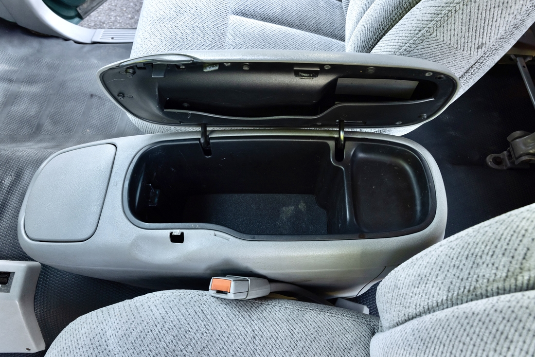 1995_Chevrolet_Suburban_109