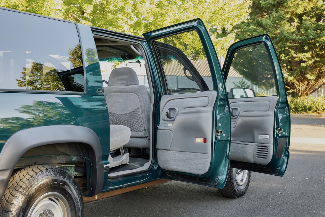 1995_Chevrolet_Suburban_113