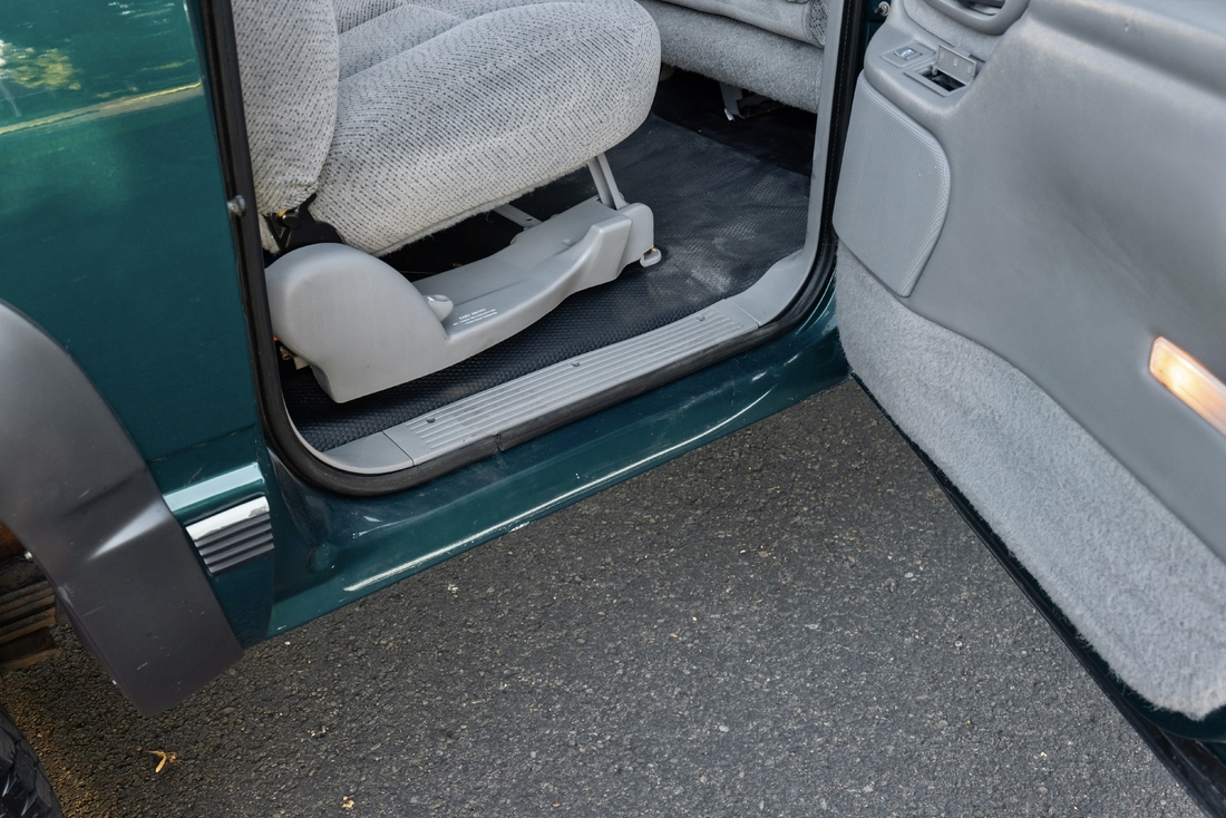 1995_Chevrolet_Suburban_114