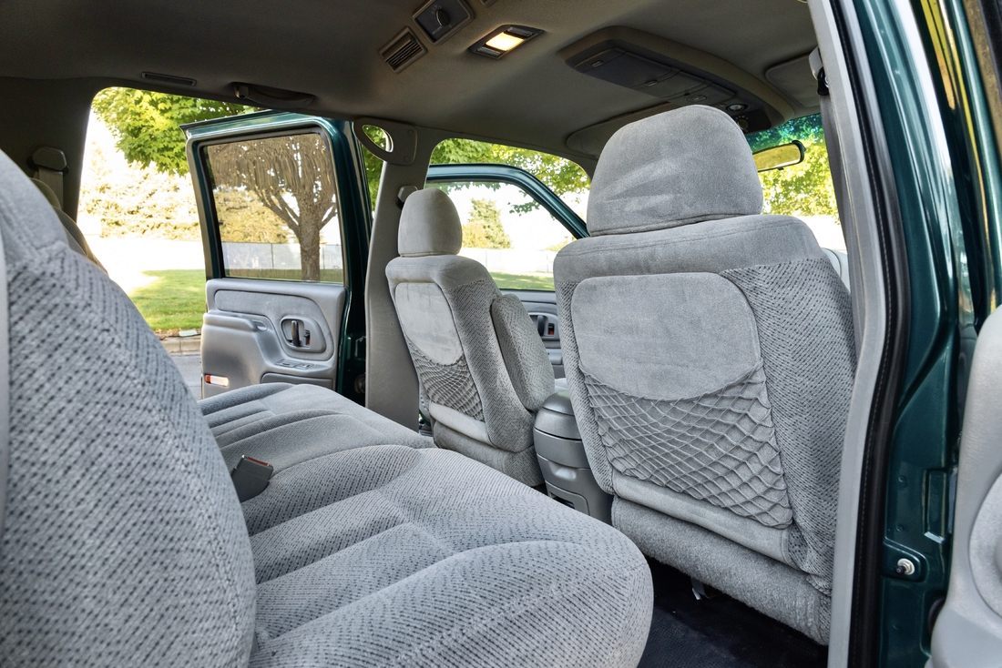 1995_Chevrolet_Suburban_115