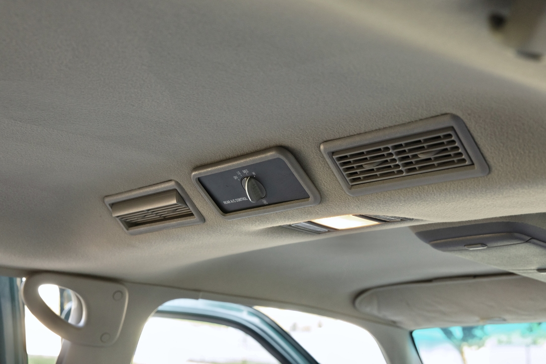 1995_Chevrolet_Suburban_117