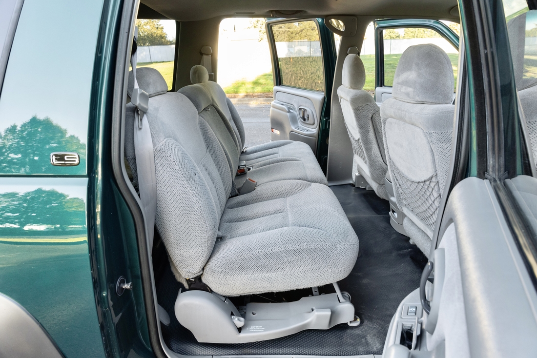 1995_Chevrolet_Suburban_119