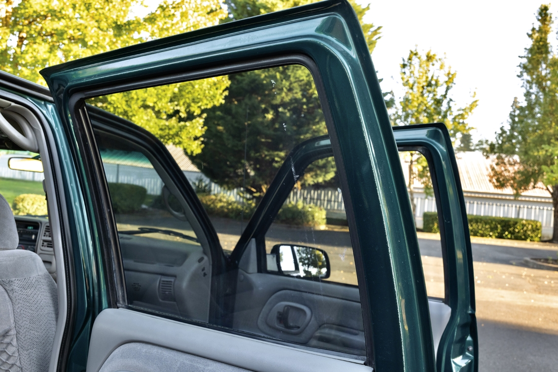 1995_Chevrolet_Suburban_129