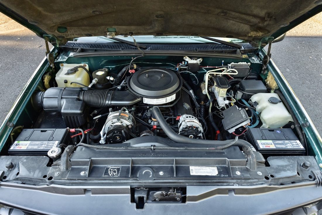 1995_Chevrolet_Suburban_142
