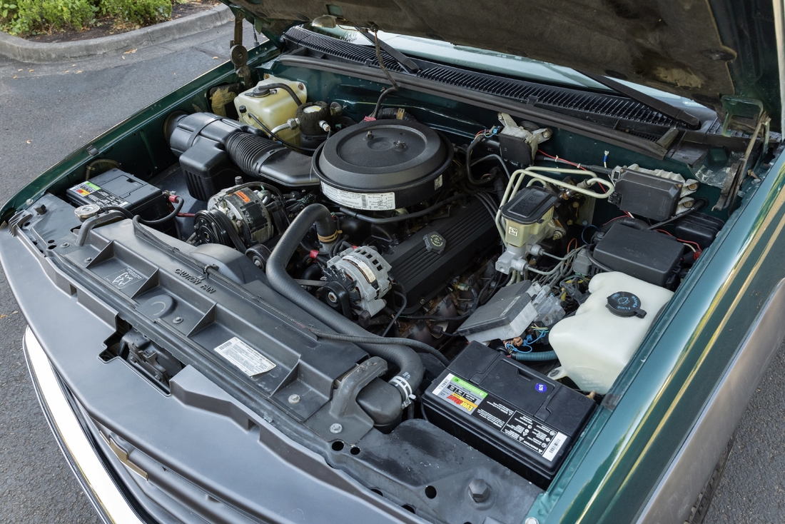 1995_Chevrolet_Suburban_143