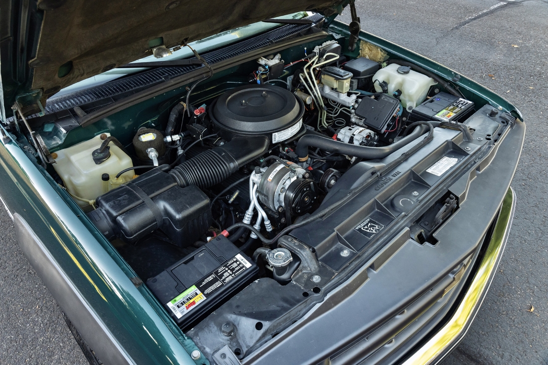 1995_Chevrolet_Suburban_144
