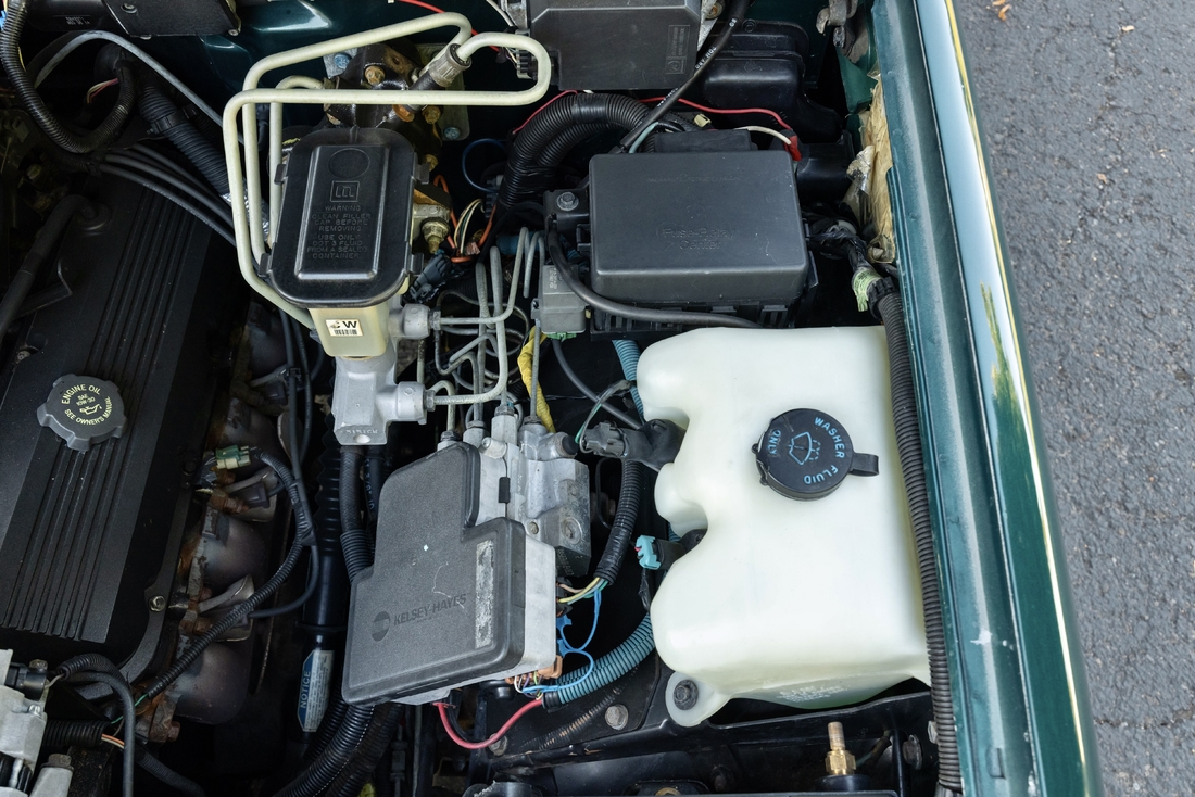 1995_Chevrolet_Suburban_148