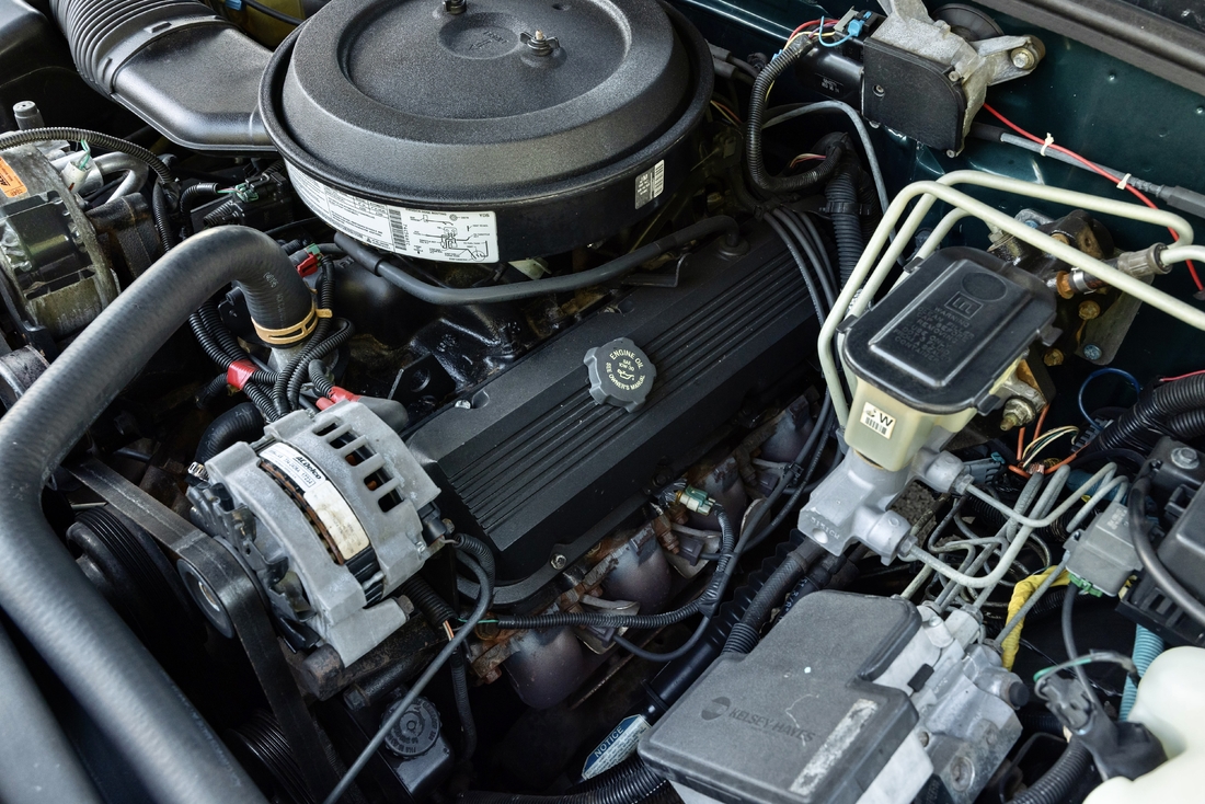 1995_Chevrolet_Suburban_149