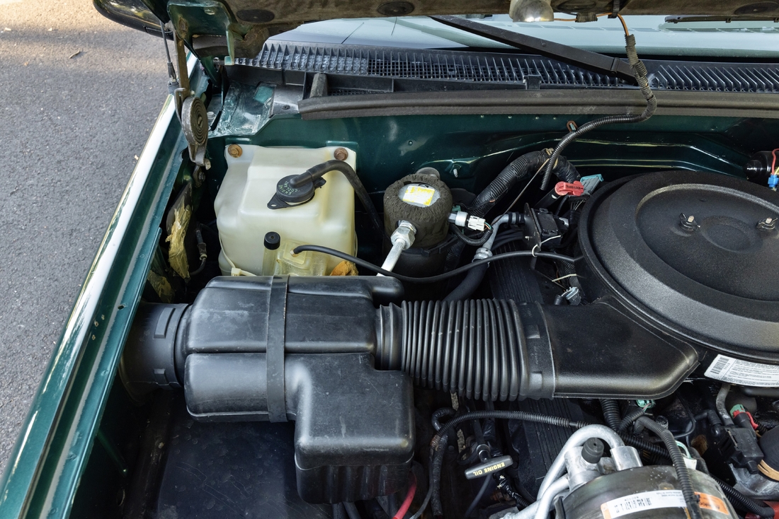 1995_Chevrolet_Suburban_152
